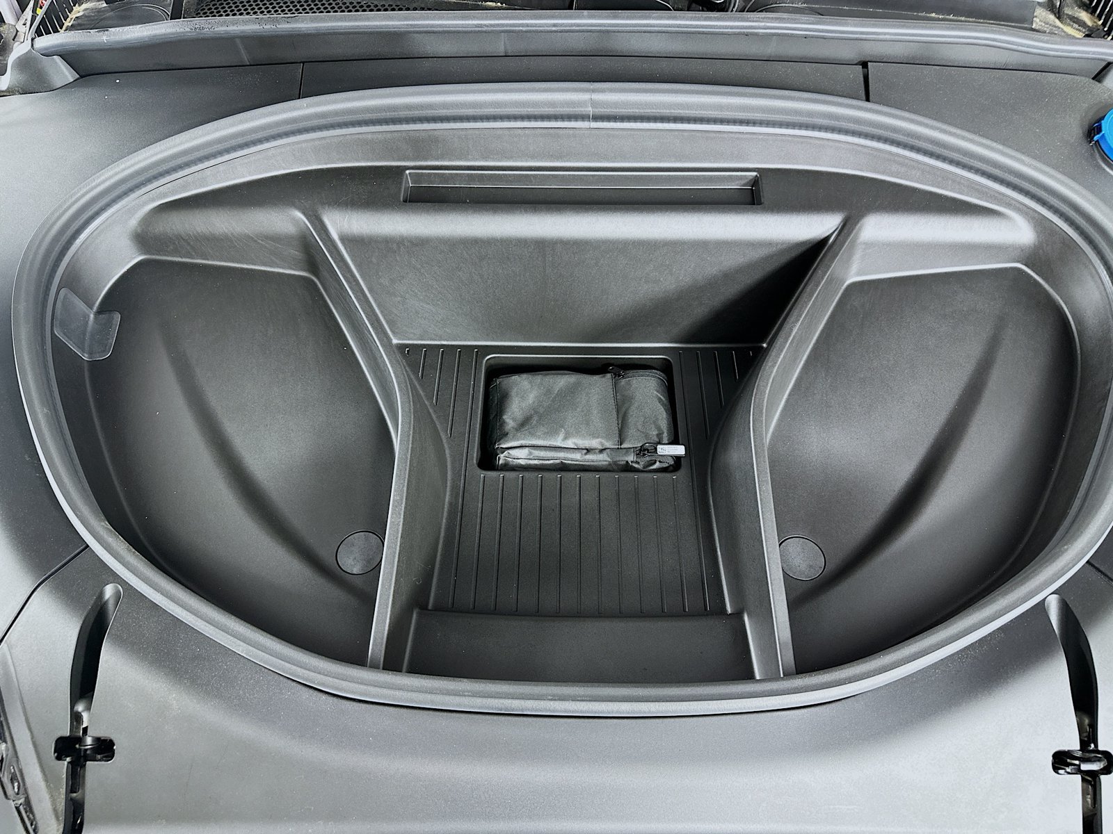 New 2026 Volvo EX90 Plus AWD/4WD image 13