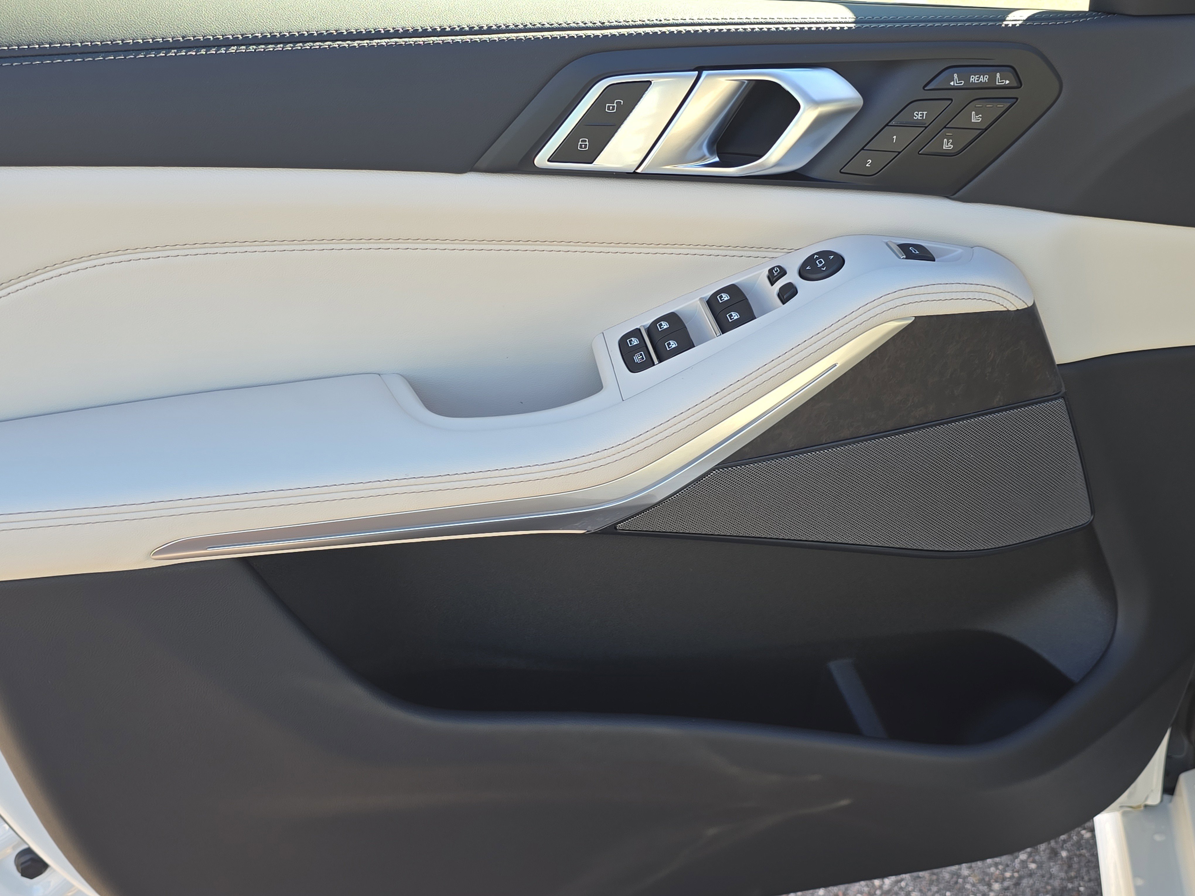 New 2026 BMW X7 M60i image 19