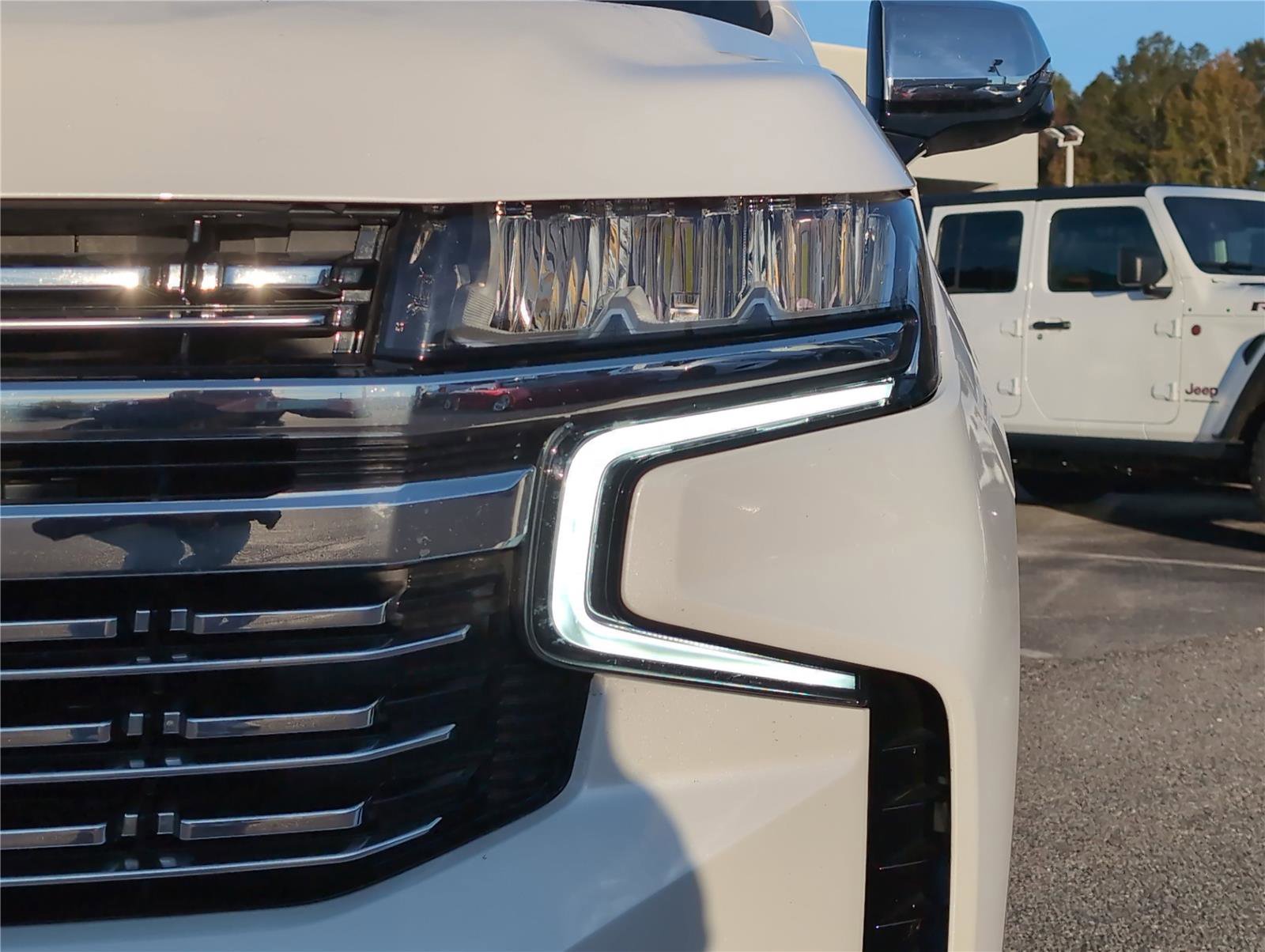 Used 2023 Chevrolet Suburban Premier w/ Premium Package image 34