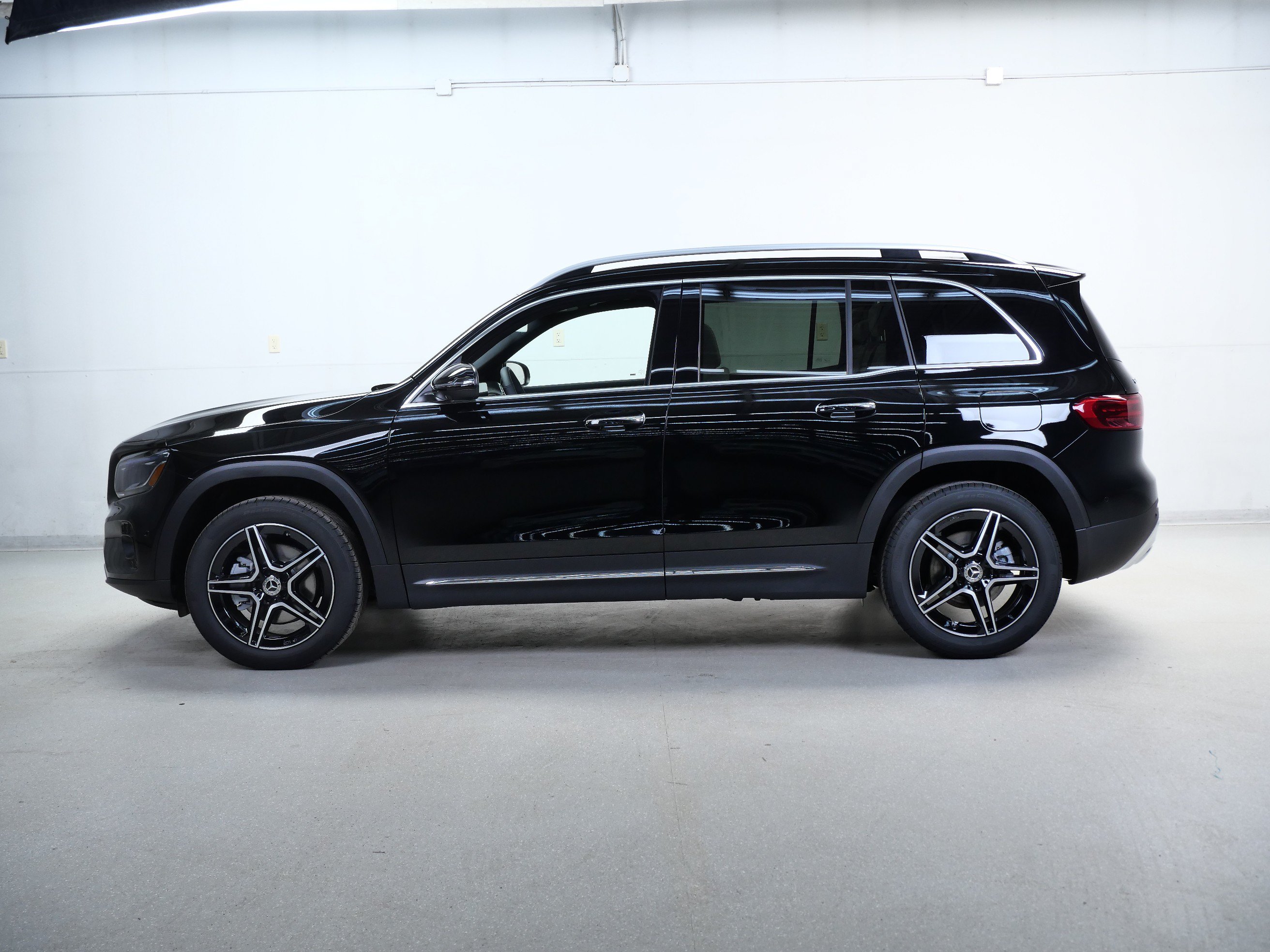 New 2026 Mercedes-Benz GLB 250 4MATIC image 5
