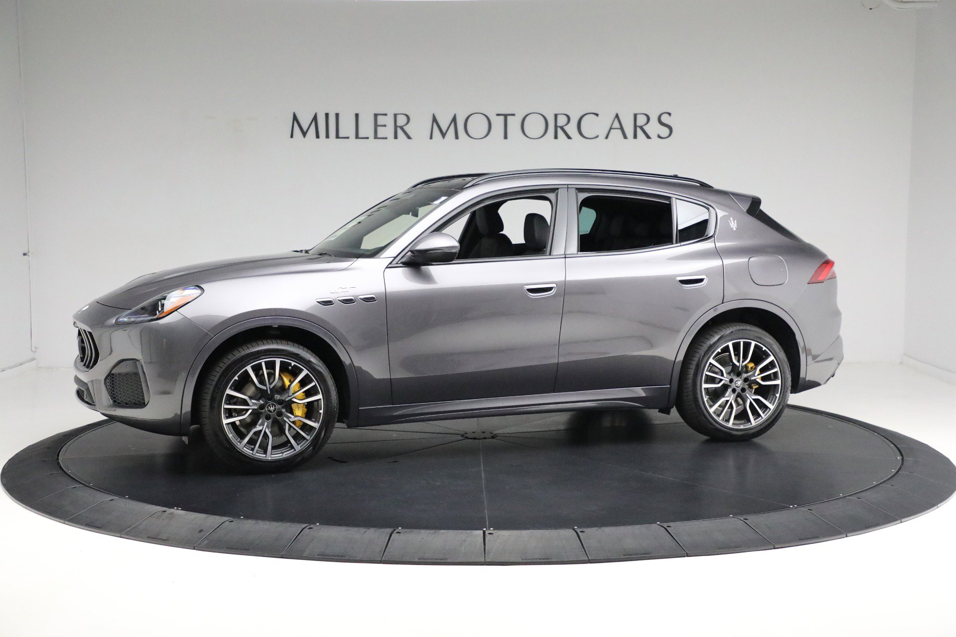 New 2024 Maserati Grecale GT