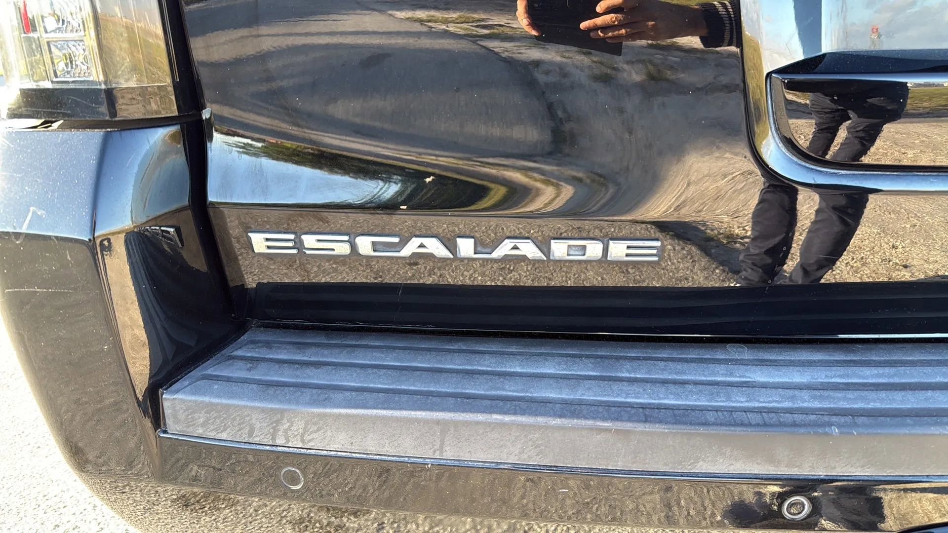 Used 2015 Cadillac Escalade Premium RWD image 18