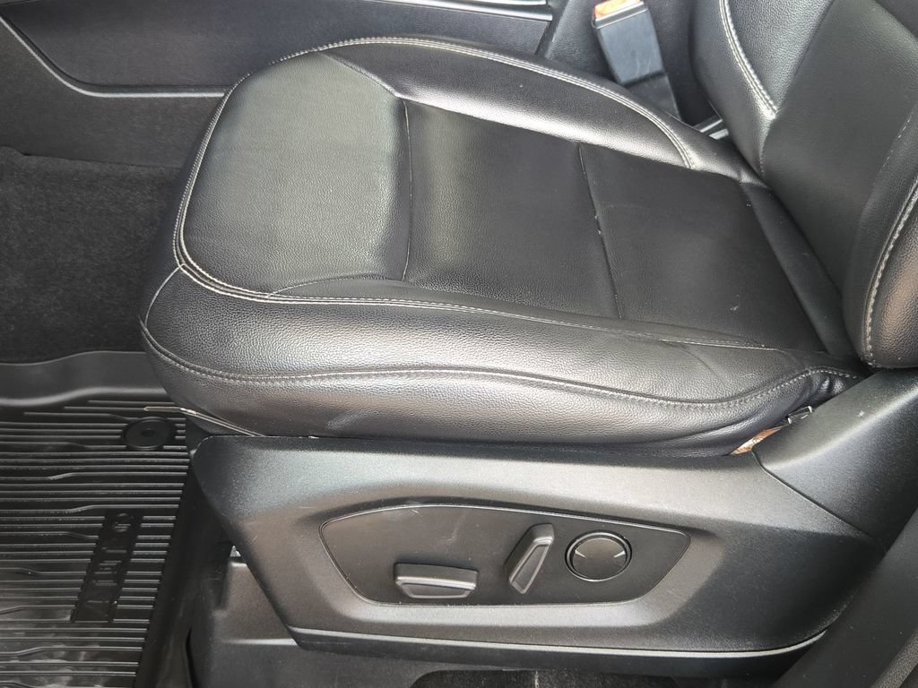 Used 2020 Ford Explorer XLT w/ Equipment Group 202A AWD/4WD image 13