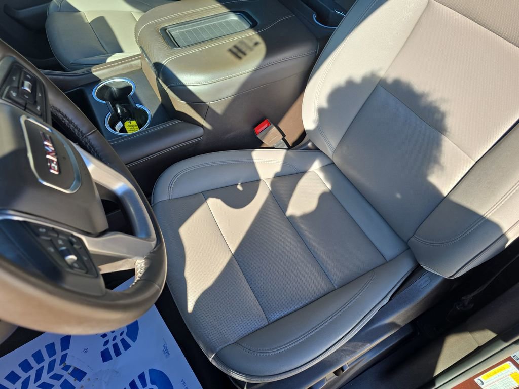 Used 2023 GMC Yukon SLT w/ SLT Premium Package image 16