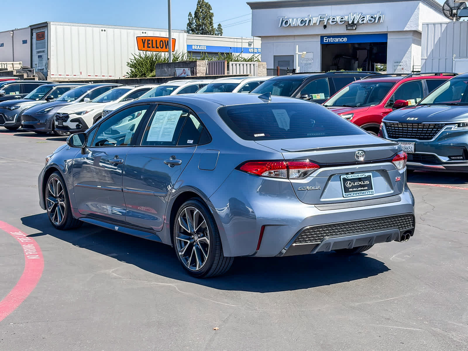 Used 2020 Toyota Corolla SE w/ Carpet Mat Package (TMS) FWD image 2