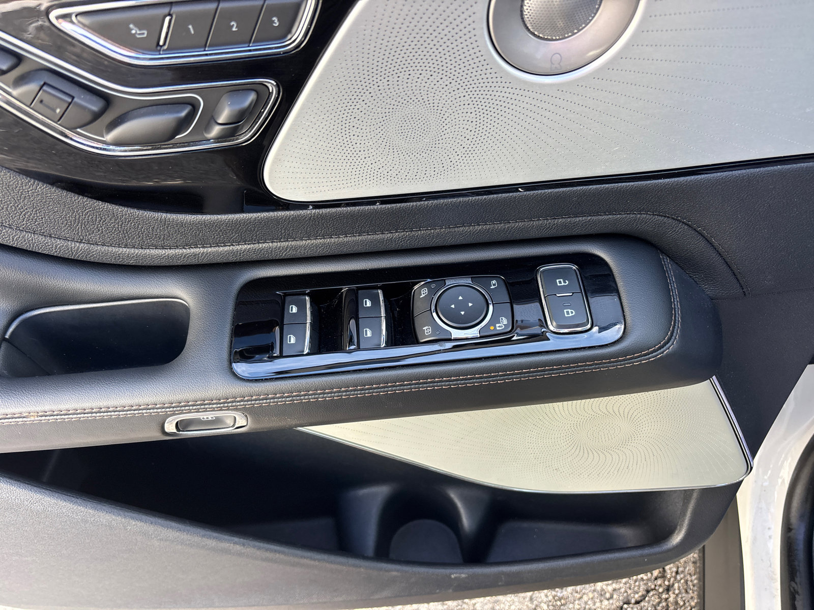 Certified 2025 Lincoln Aviator Reserve w/ Equipment Group 201A image 13