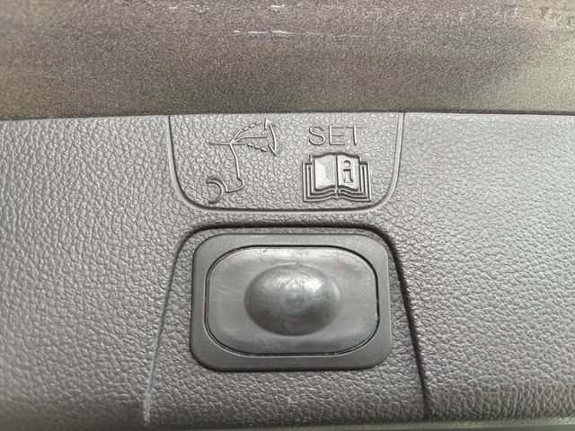 Used 2013 Ford C-MAX SEL FWD image 15