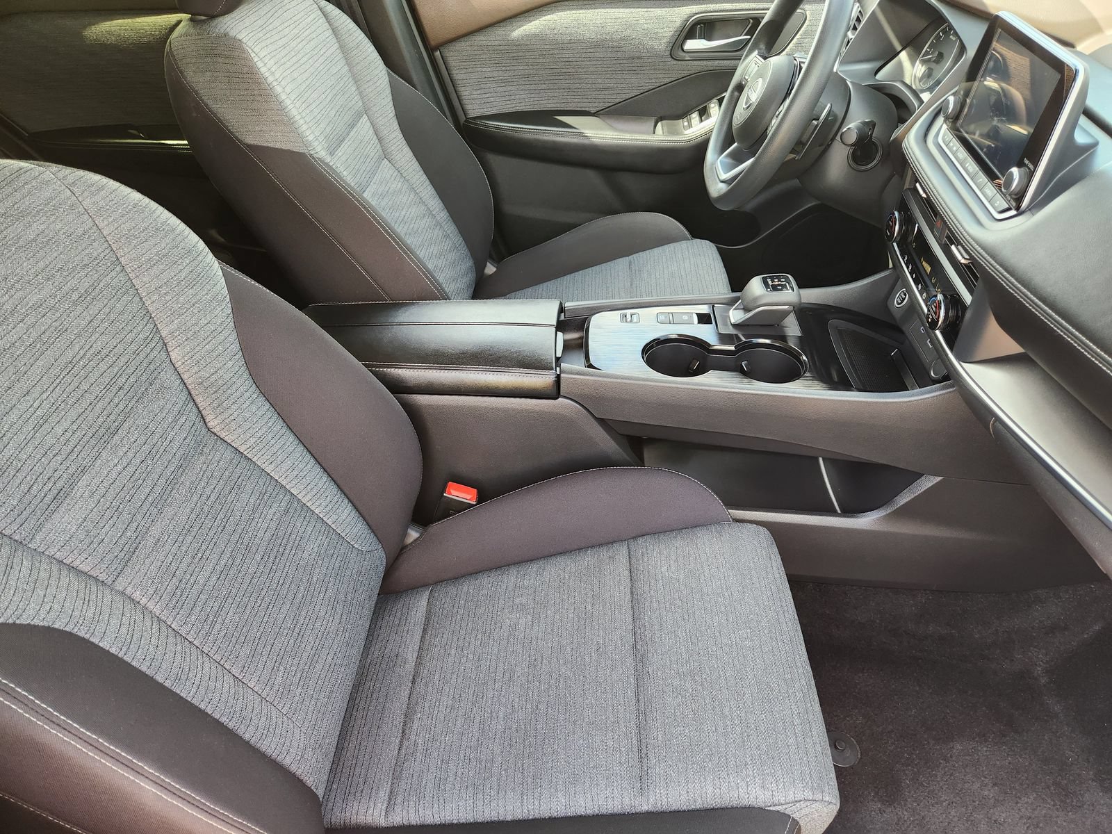 Used 2023 Nissan Rogue SV FWD image 17