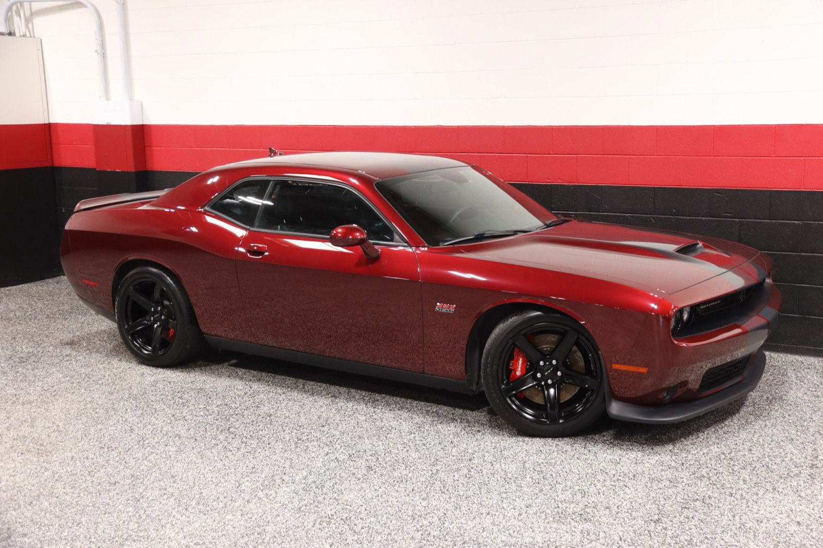 Used 2018 Dodge Challenger SRT w/ Technology Group RWD image 2