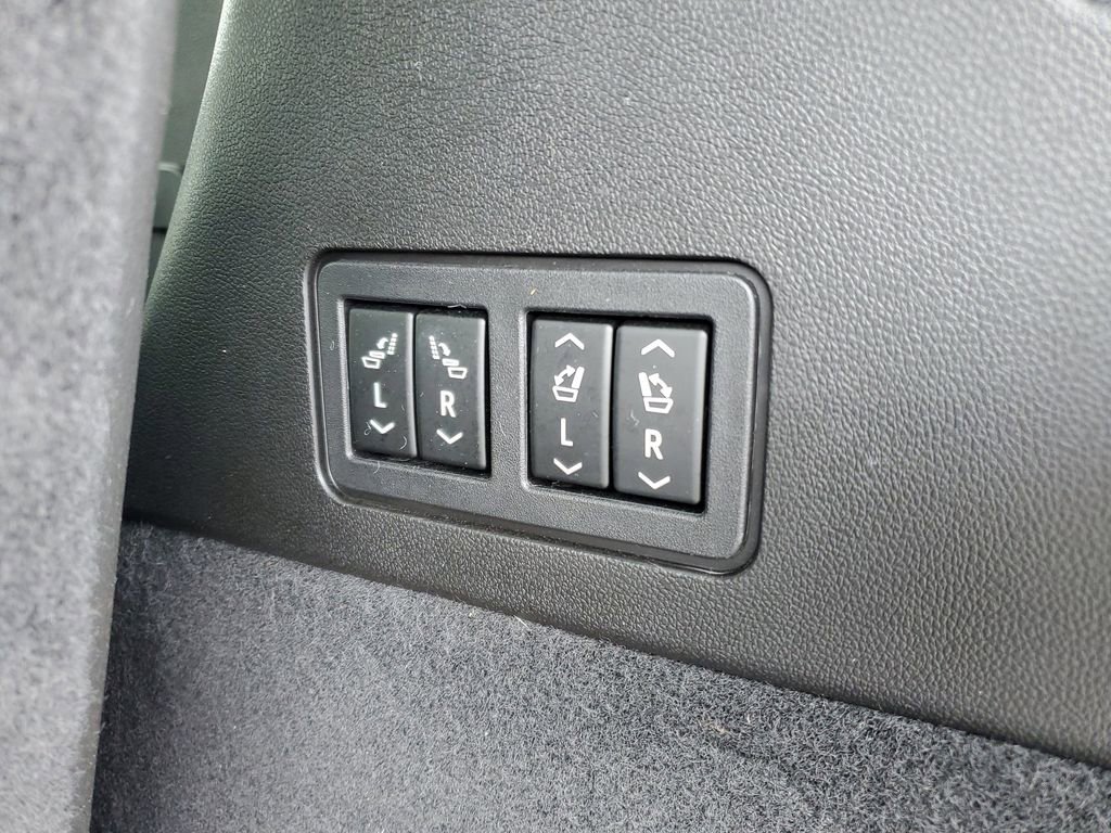 Used 2023 Cadillac XT6 Premium Luxury image 29