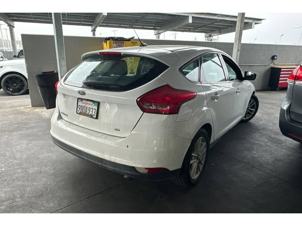Used 2018 Ford Focus SE w/ Cold Weather Package FWD image 5