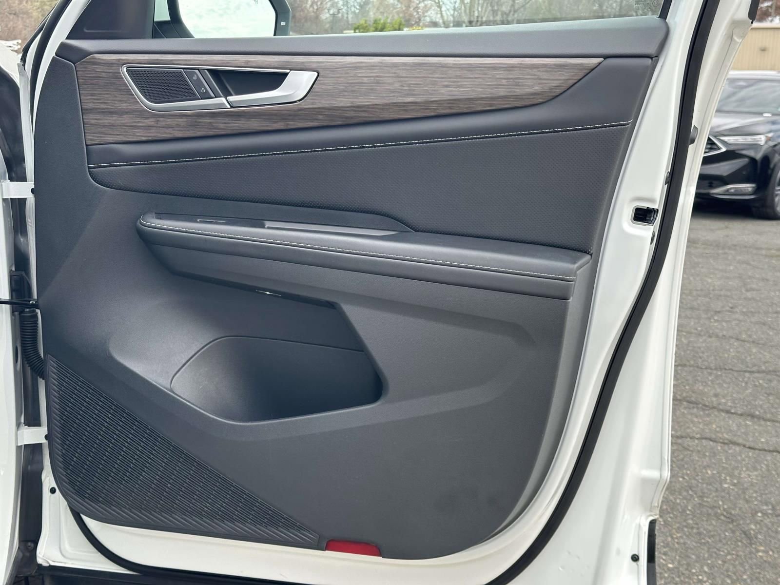 Certified 2024 Volkswagen Atlas SEL image 9