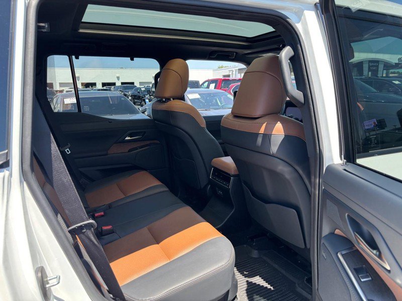 Used 2024 Lexus GX 550 w/ Accessory Package (Z1) AWD/4WD image 14