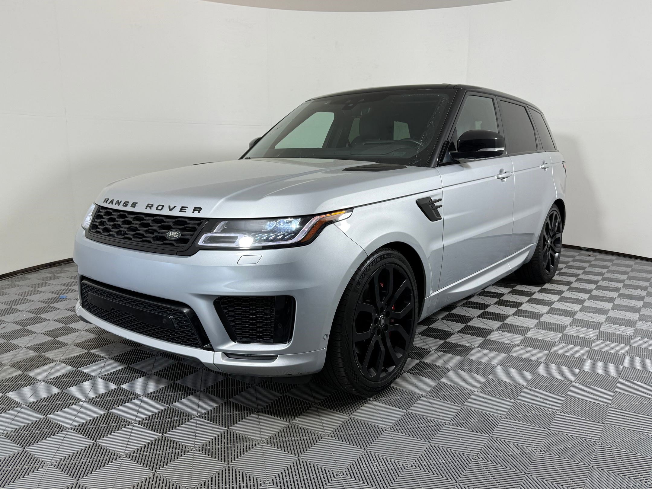 Used 2020 Land Rover Range Rover Sport HSE Dynamic image 1