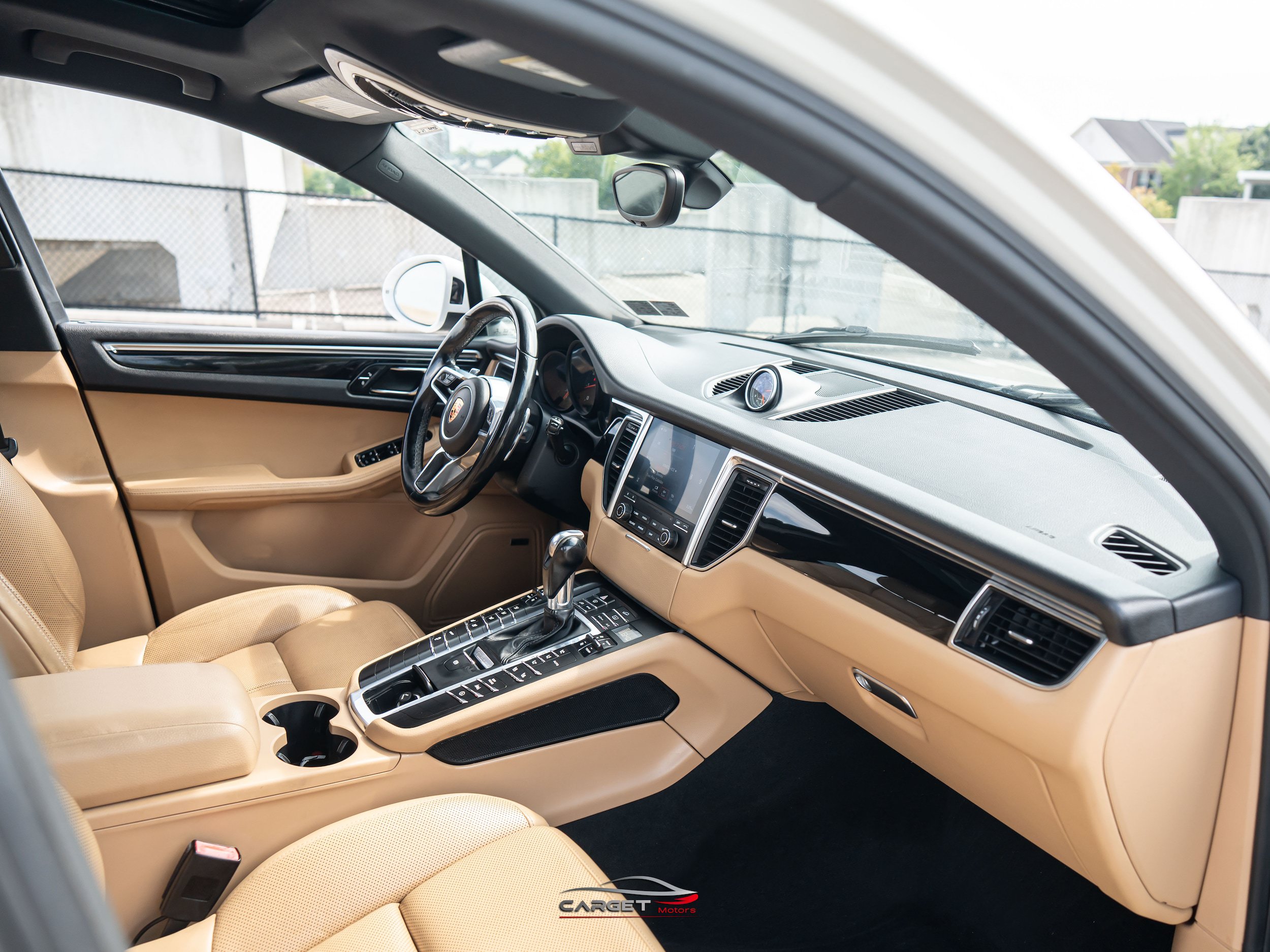 Used 2018 Porsche Macan AWD/4WD image 15