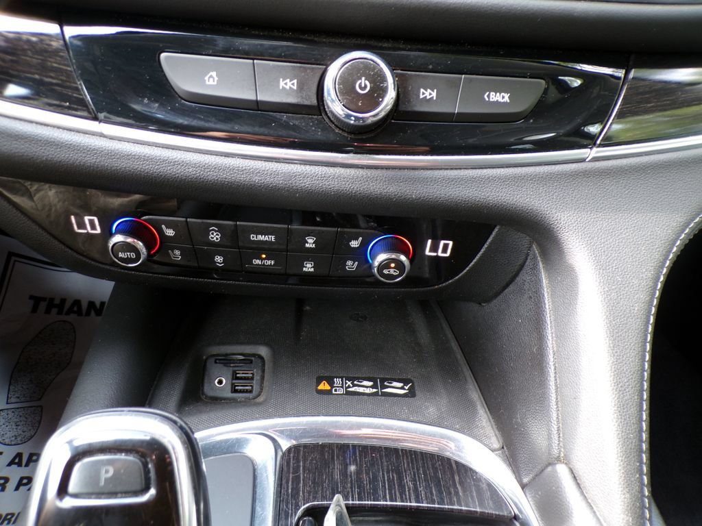 Used 2020 Buick Enclave Avenir w/ Avenir Technology Package AWD/4WD image 28