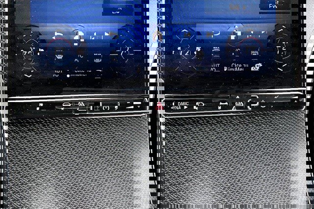 Certified 2025 Mercedes-Benz GLC 300 4MATIC image 11