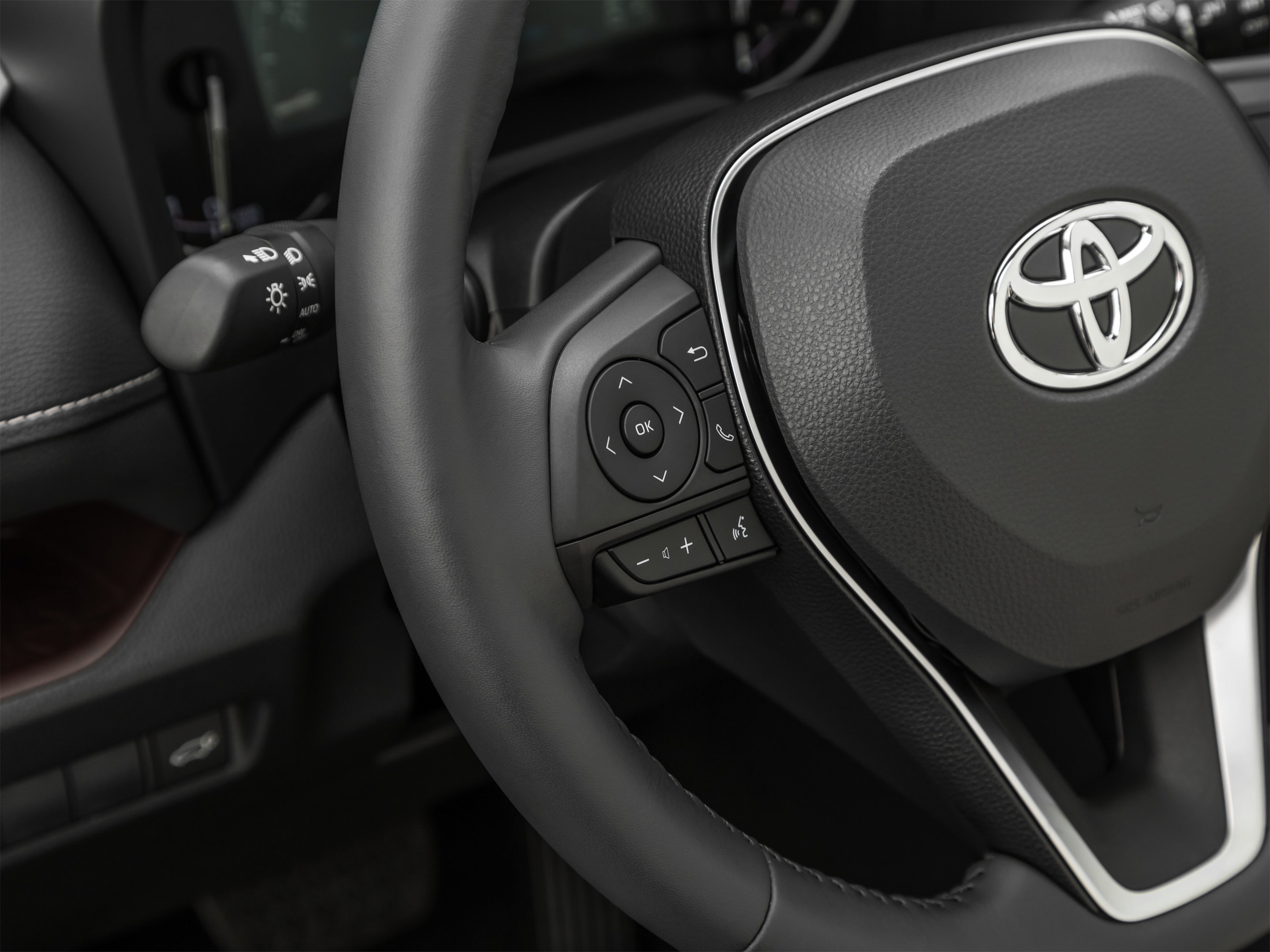 Used 2020 Toyota RAV4 Limited FWD image 65