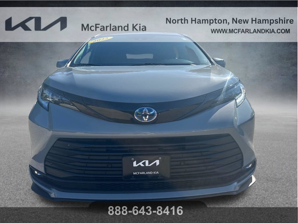 Used 2025 Toyota Sienna XLE Woodland Edition AWD/4WD image 13