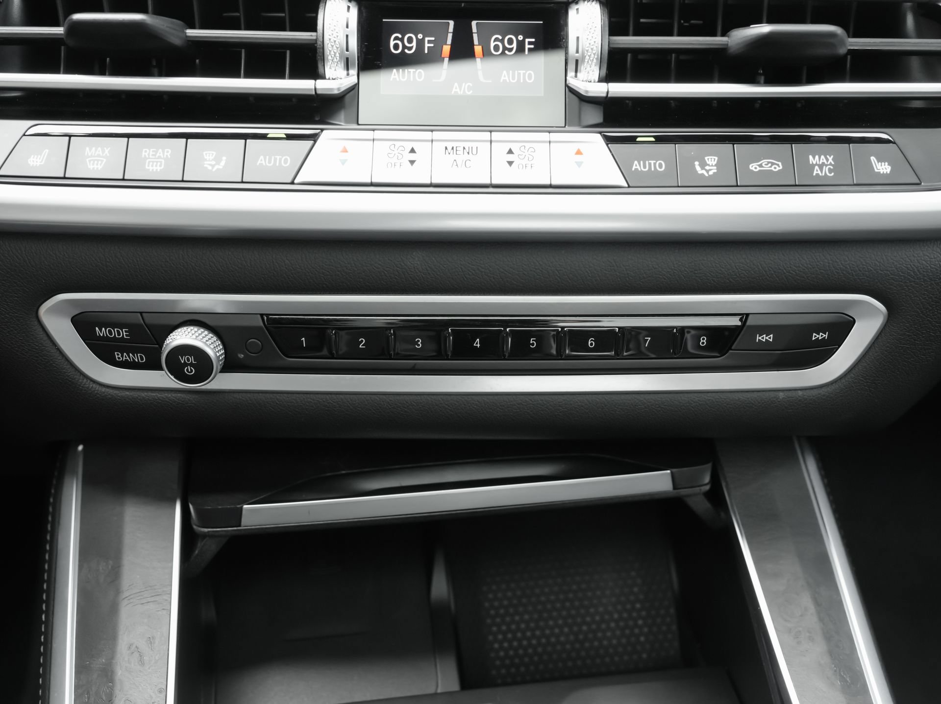 Used 2023 BMW X5 xDrive45e w/ Climate Comfort Package AWD/4WD image 18