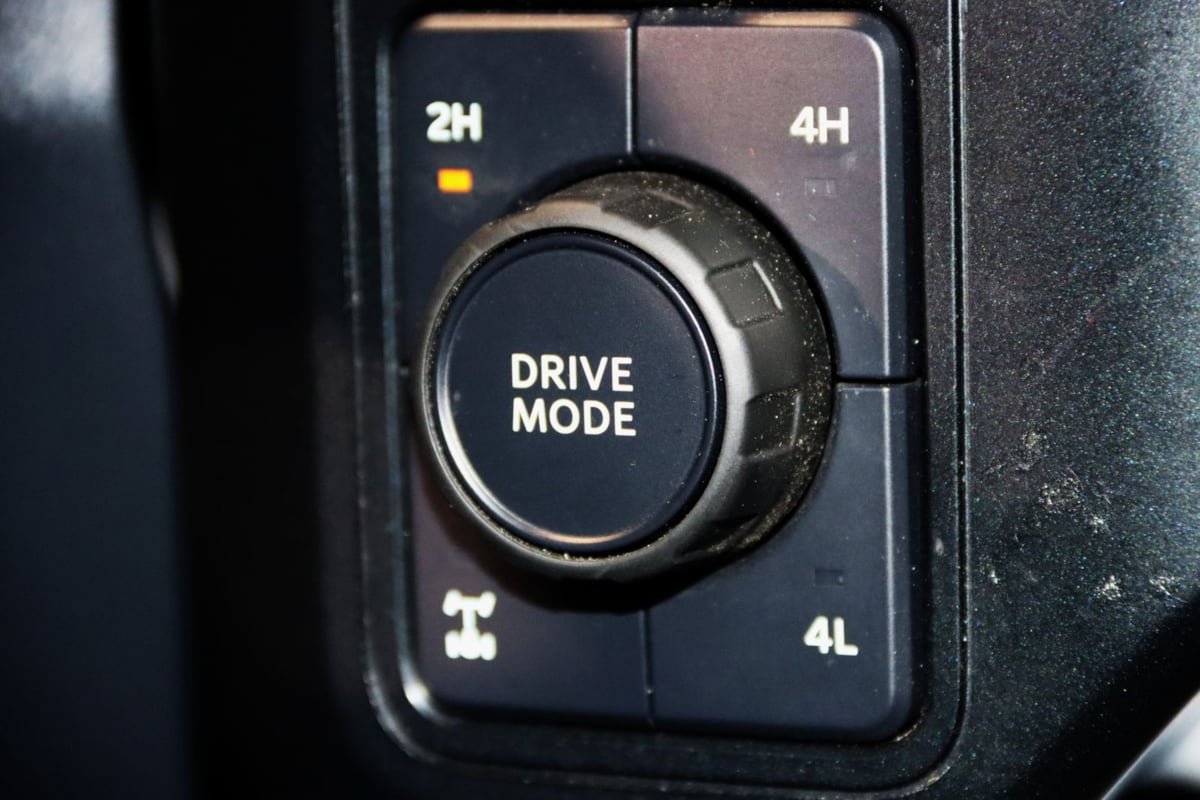 Used 2023 Ford F250 Platinum w/ FX4 Off-Road Package AWD/4WD image 29