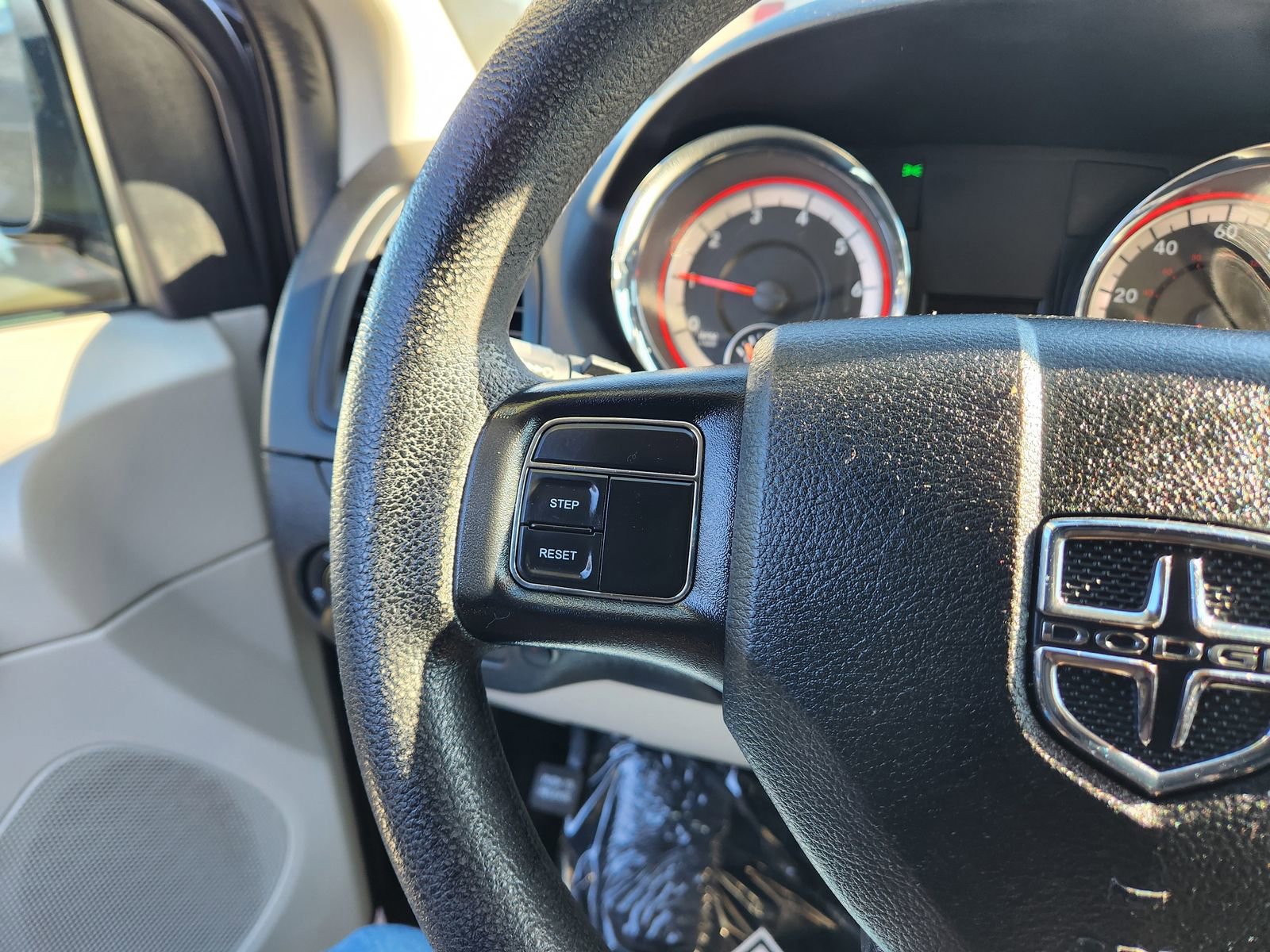 Used 2018 Dodge Grand Caravan SE image 18