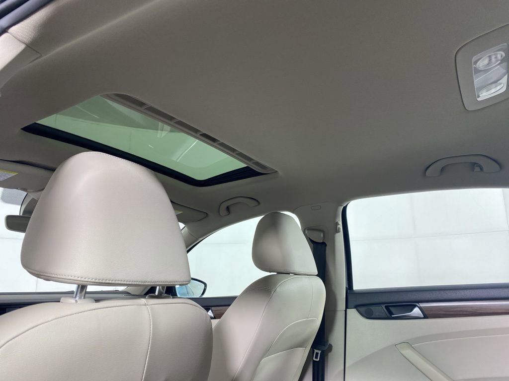 Used 2020 Volkswagen Passat 2.0T SEL image 14