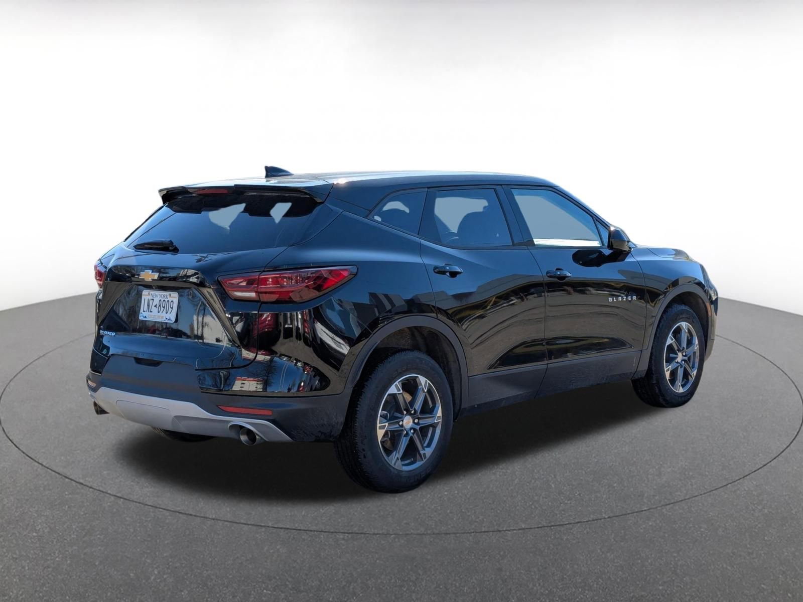 Used 2025 Chevrolet Blazer LT FWD image 9