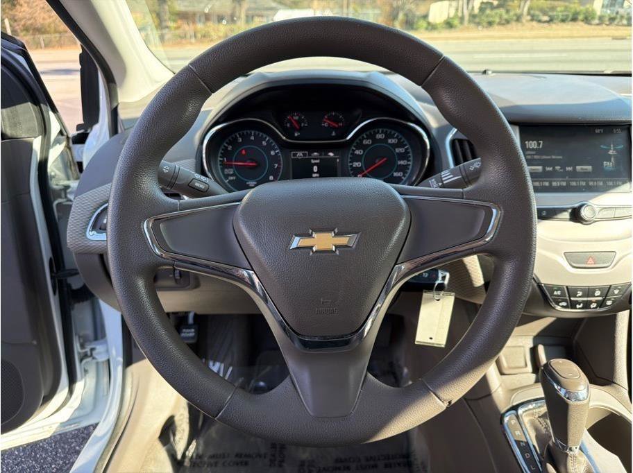 Used 2017 Chevrolet Cruze LS FWD image 13