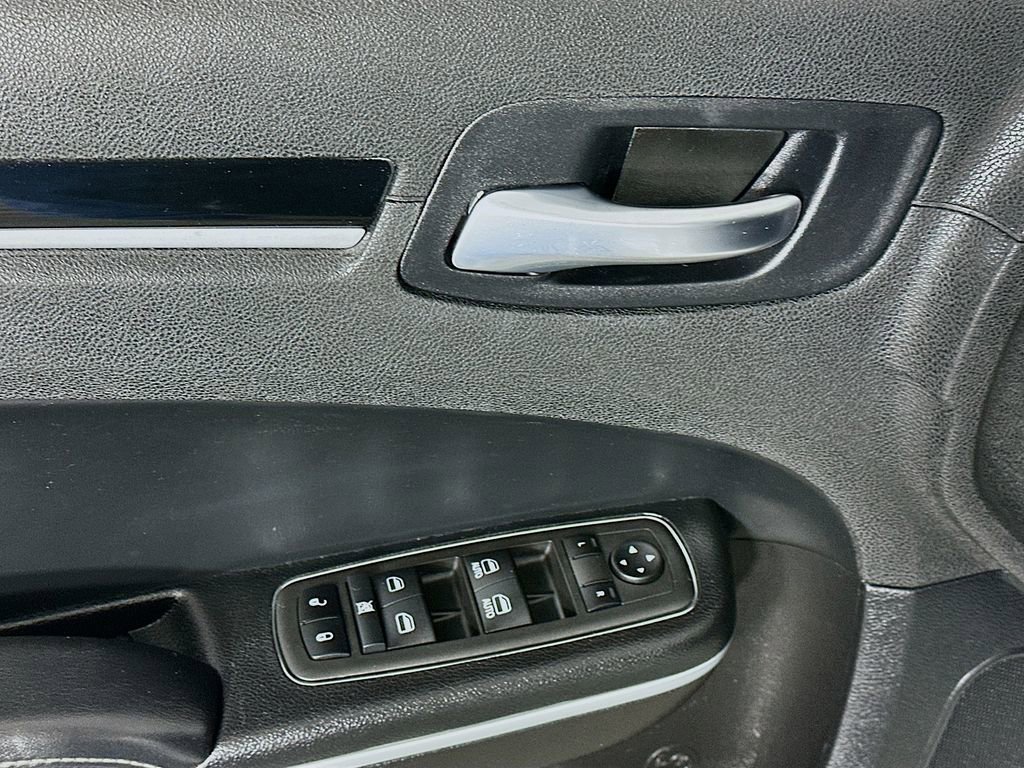 Used 2022 Chrysler 300 S image 24