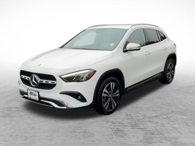 Used 2025 Mercedes-Benz GLA 250 4MATIC w/ Winter Package image 4
