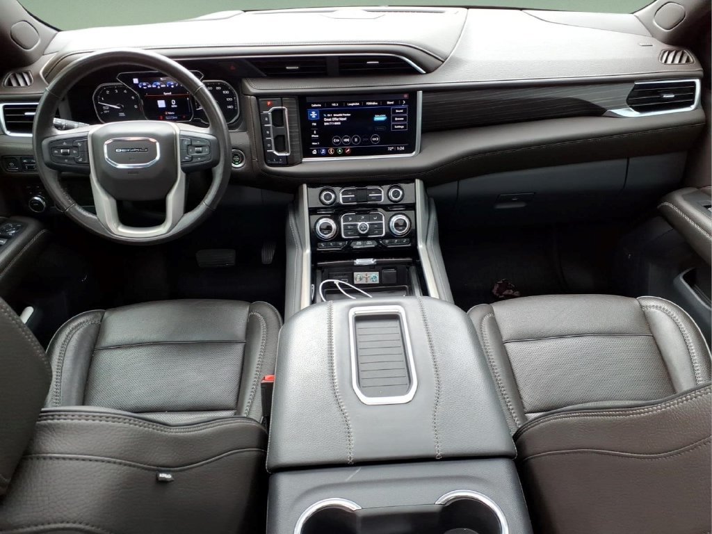 Used 2021 GMC Yukon XL Denali w/ Denali Premium Package AWD/4WD image 13
