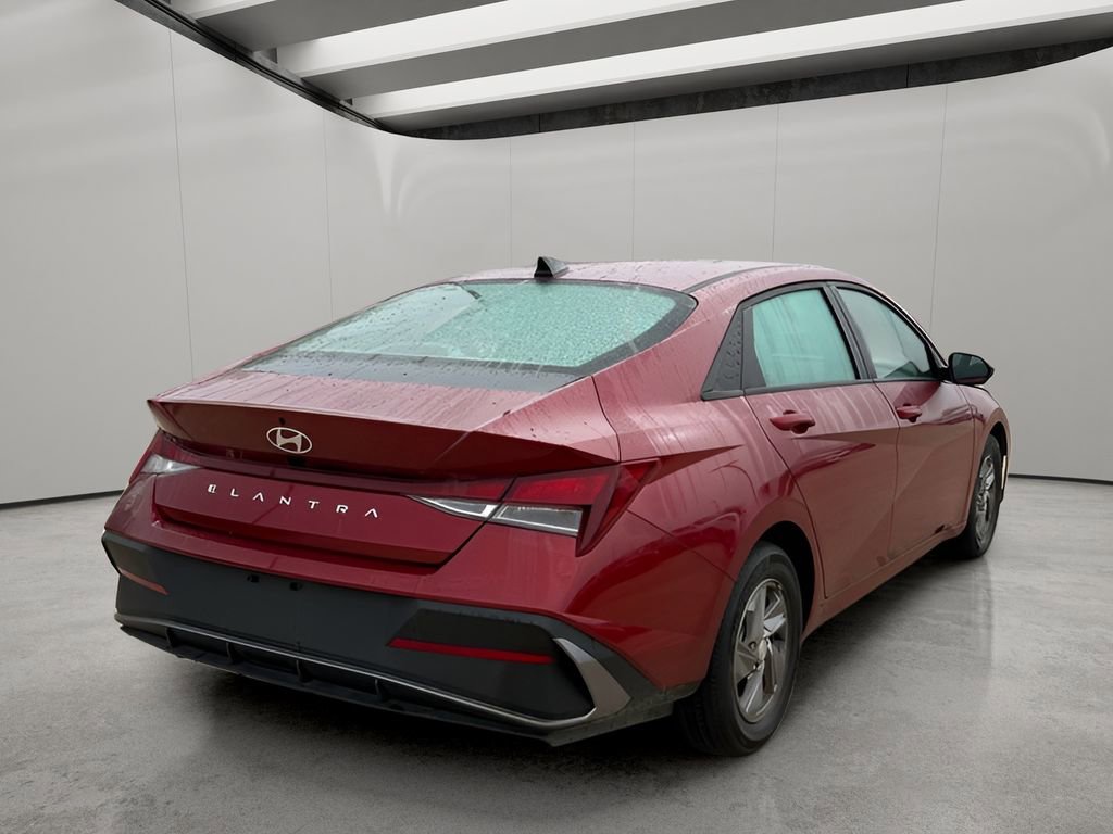 Used 2024 Hyundai Elantra SE FWD image 6
