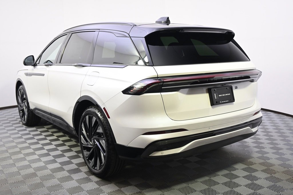 New 2026 Lincoln Nautilus Reserve image 3