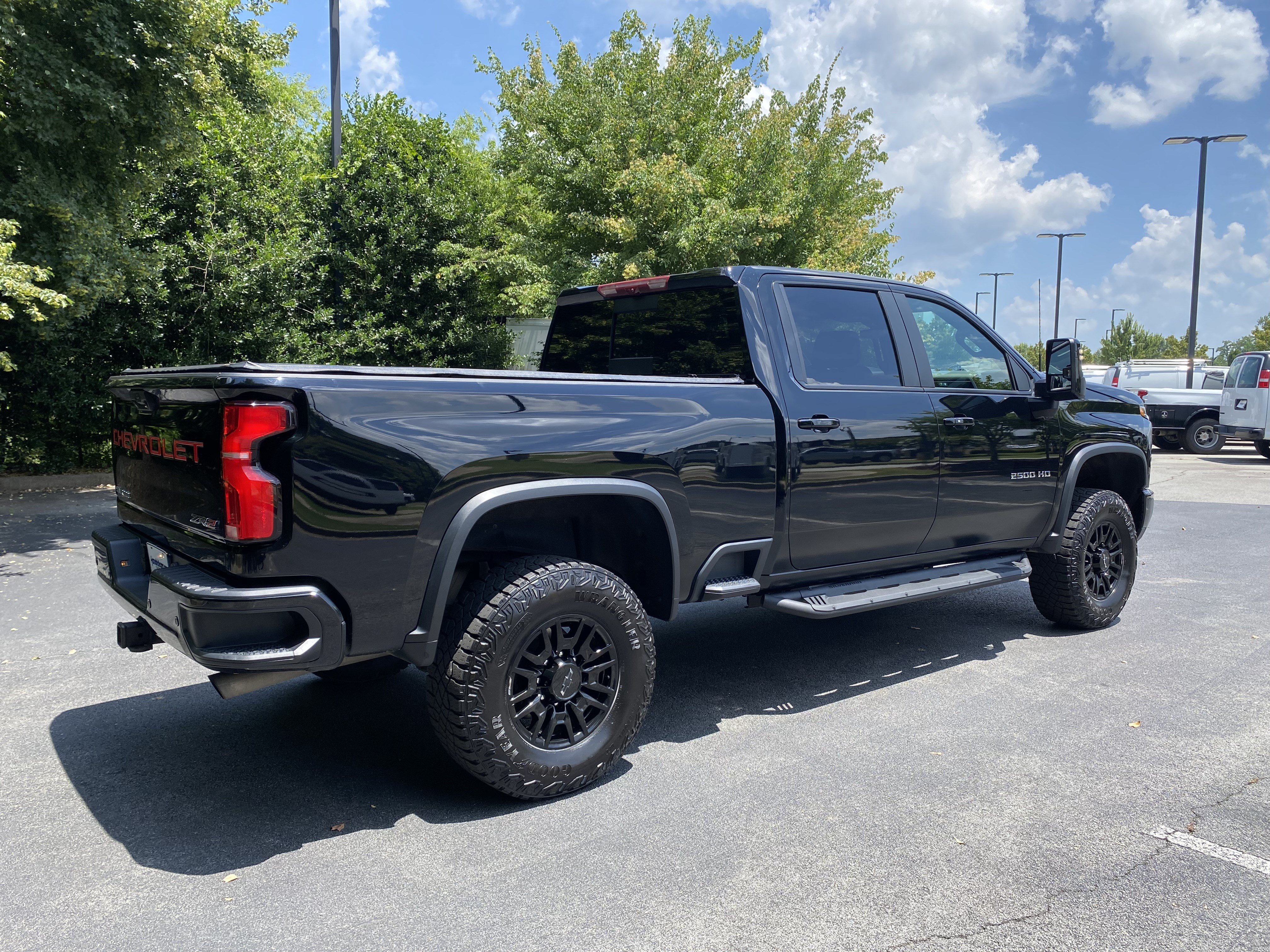 Used 2024 Chevrolet Silverado 2500 ZR2 w/ Technology Package AWD/4WD image 9