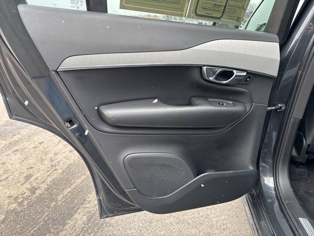 Used 2022 Volvo XC90 T5 Momentum w/ Climate Package image 36