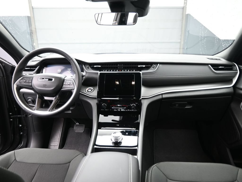 New 2026 Jeep Grand Cherokee Laredo RWD image 25