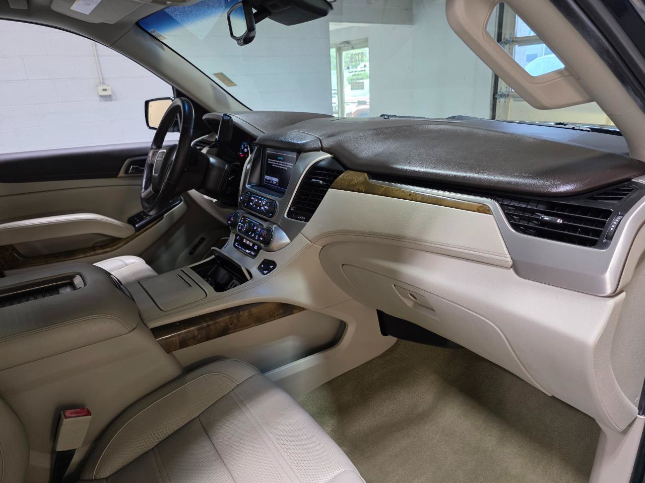 Used 2017 GMC Yukon XL Denali w/ Open Road Package AWD/4WD image 32