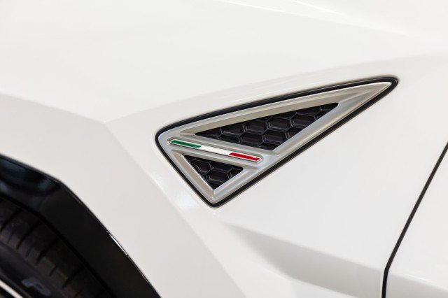 Used 2022 Lamborghini Urus AWD/4WD image 28