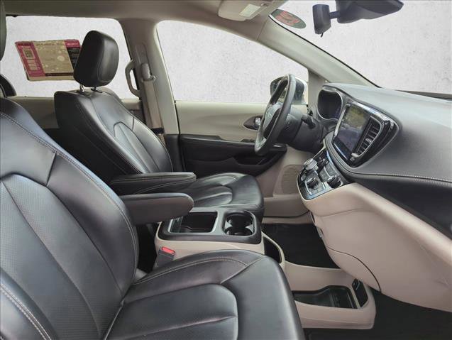 Used 2023 Chrysler Pacifica Touring-L FWD image 24