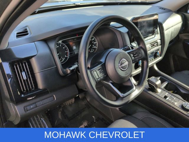 Used 2024 Nissan Pathfinder S AWD/4WD image 11