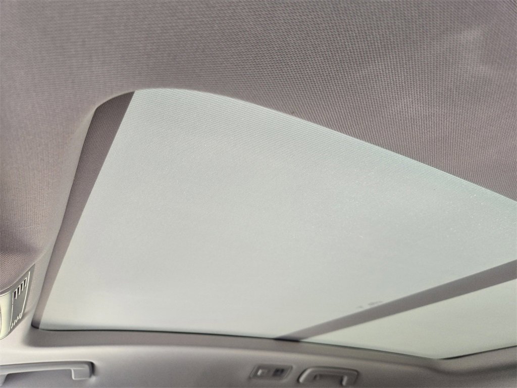 New 2025 Volkswagen Taos SEL image 20