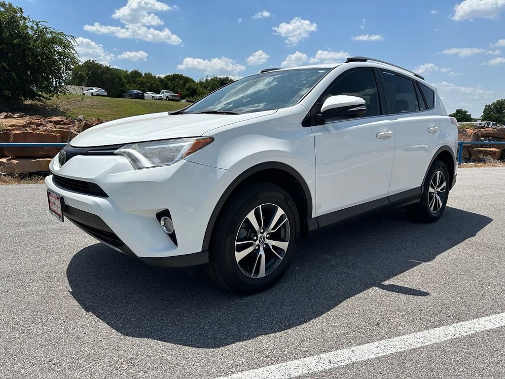 Used 2018 Toyota RAV4 XLE FWD image 1