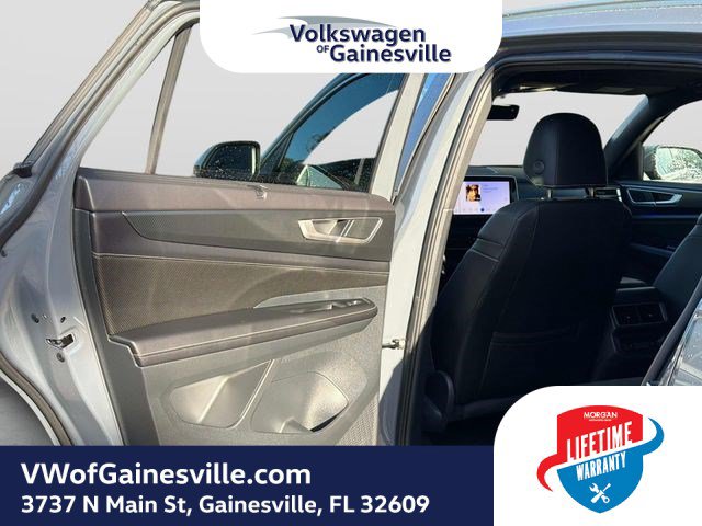 Certified 2024 Volkswagen Atlas Cross Sport SEL R-Line AWD/4WD image 12