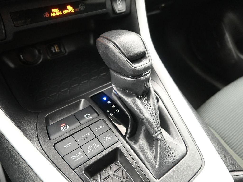 Used 2024 Toyota RAV4 LE image 23