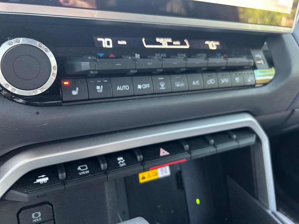 Used 2024 Toyota Sequoia Platinum image 27