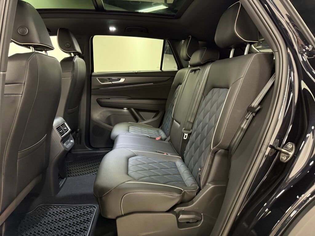 New 2026 Volkswagen Atlas Cross Sport SEL Premium R-Line image 18