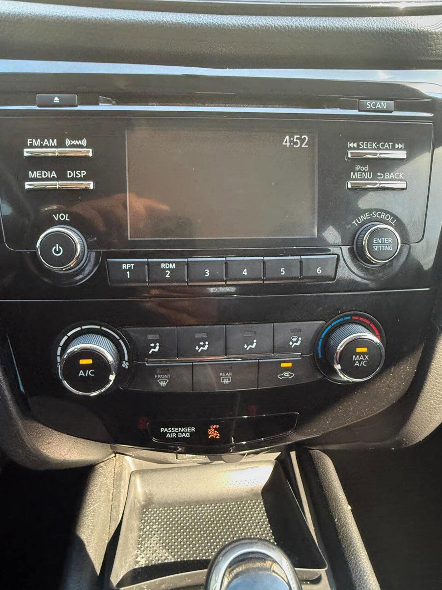 Used 2017 Nissan Rogue S image 36
