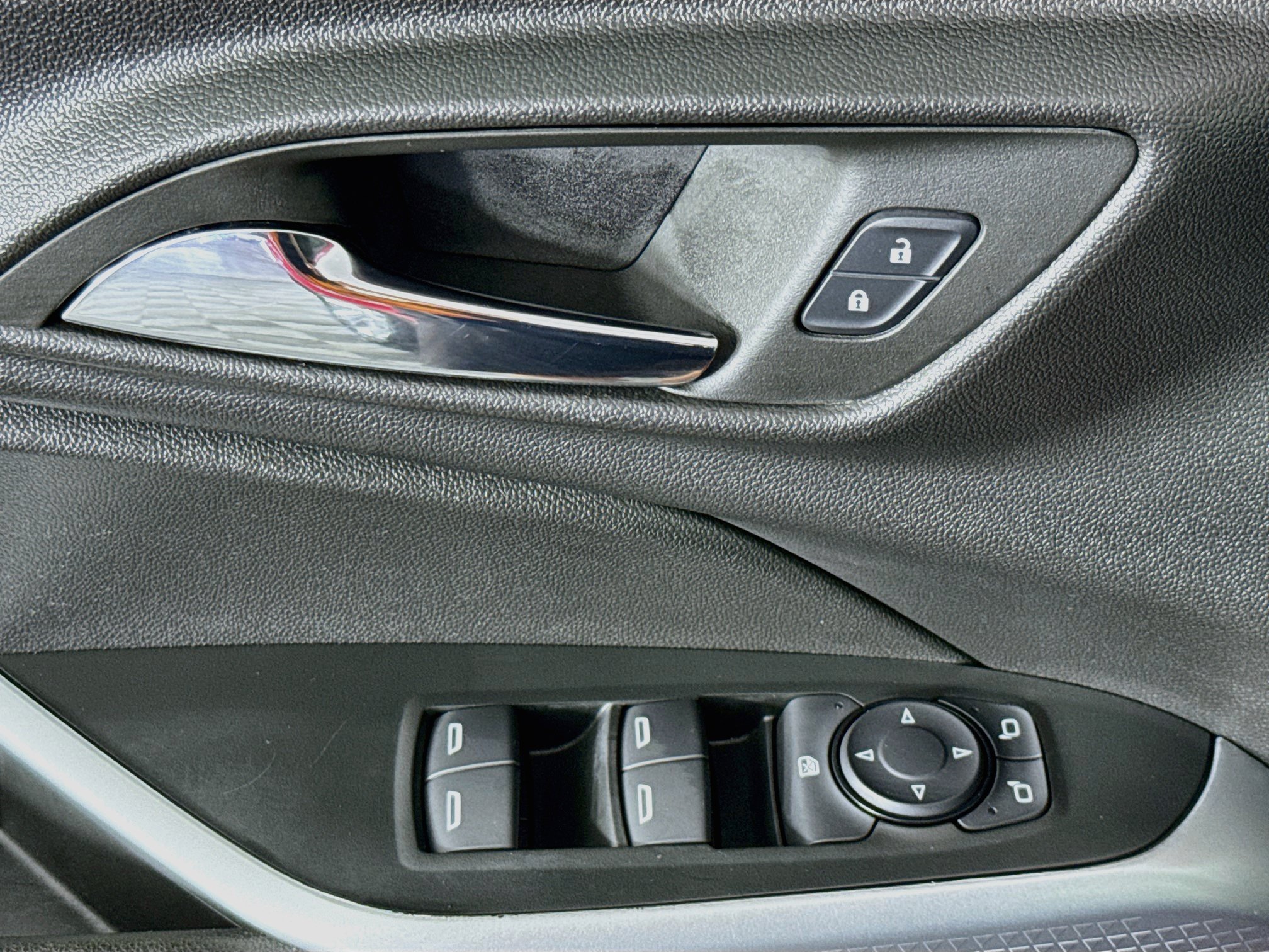 Used 2026 Chevrolet Trax LS FWD image 21