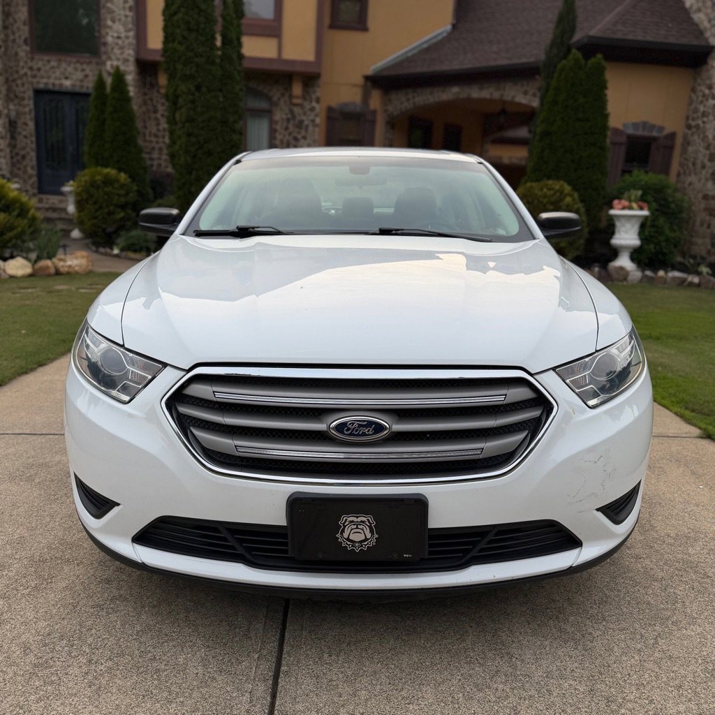Used 2015 Ford Taurus SE FWD image 2